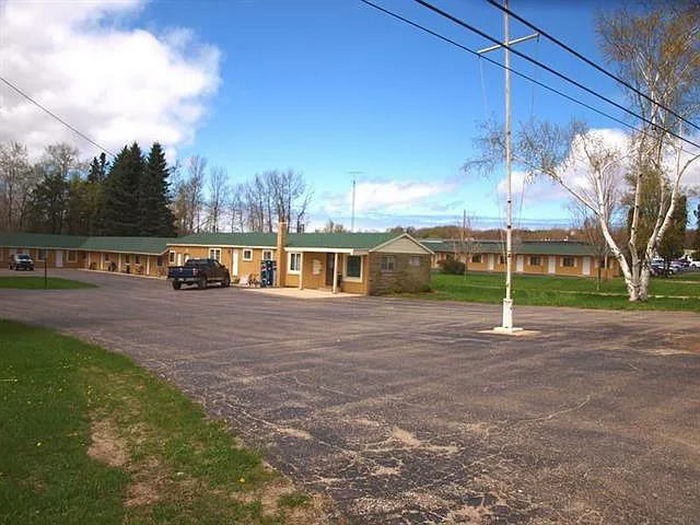 Lakes-N-Trails Motel (4Ks Motel) - Real Estate Listing (newer photo)